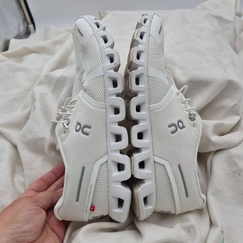 On Cloud 5 sneakers pearl white women's size 8